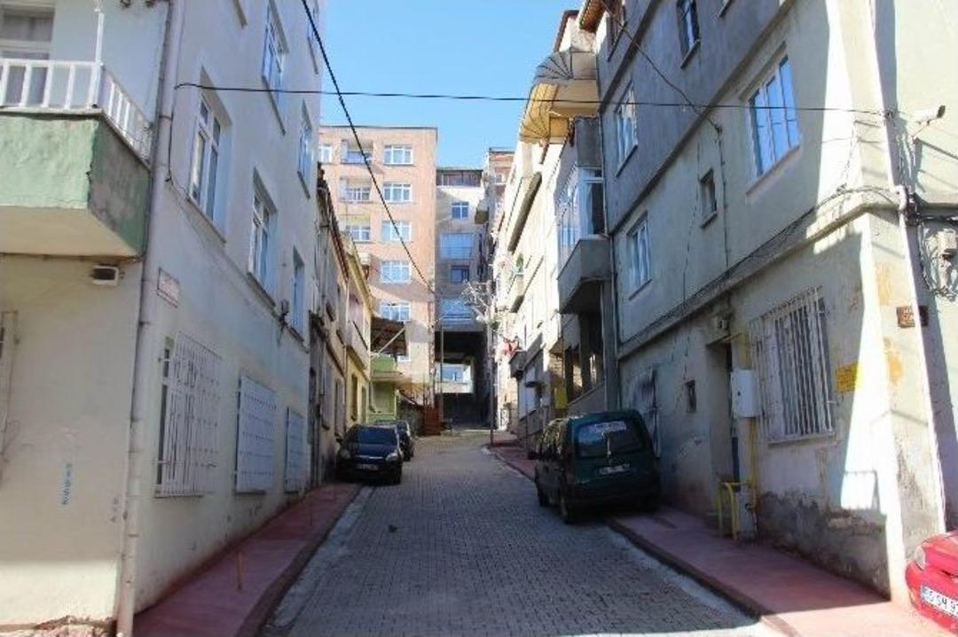 5 Katlı Binanın Altından Sokak Ge&ccedil;iyor