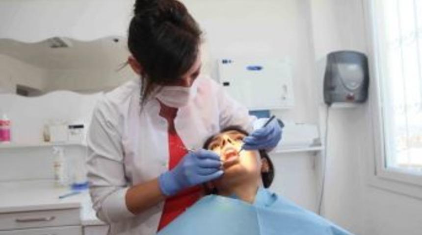 Bayraklı&rsquo;da 18 Bin Kişiye &Uuml;cretsiz Diş Tedavisi