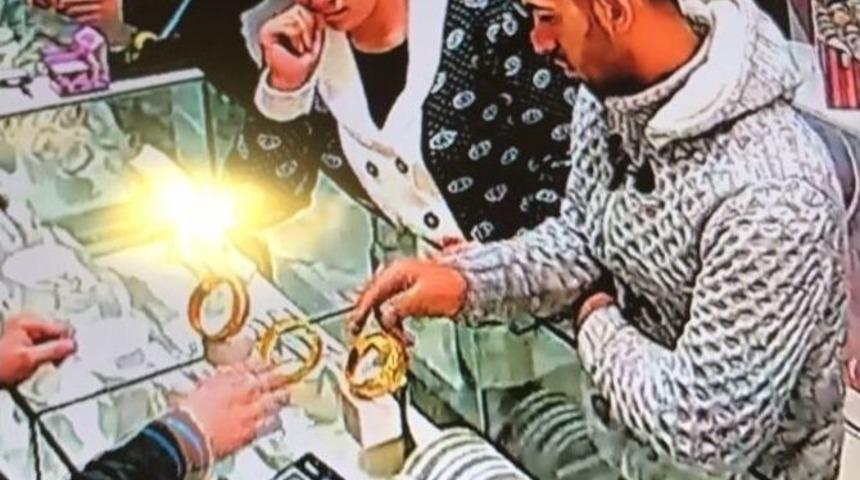 Kameralara Yansıyan Kuyumcu Hırsızlığı