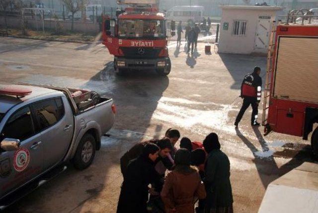 Şanlıurfa'da Lisede Yangın, 20 Öğrenci Dumandan Etkilendi