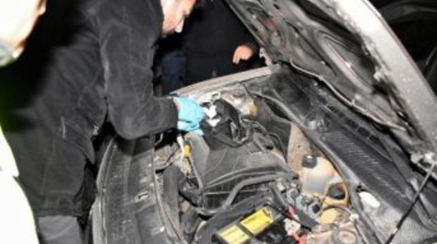 Otomobilin Motor Kısmında Eroin Ele Ge&ccedil;irildi