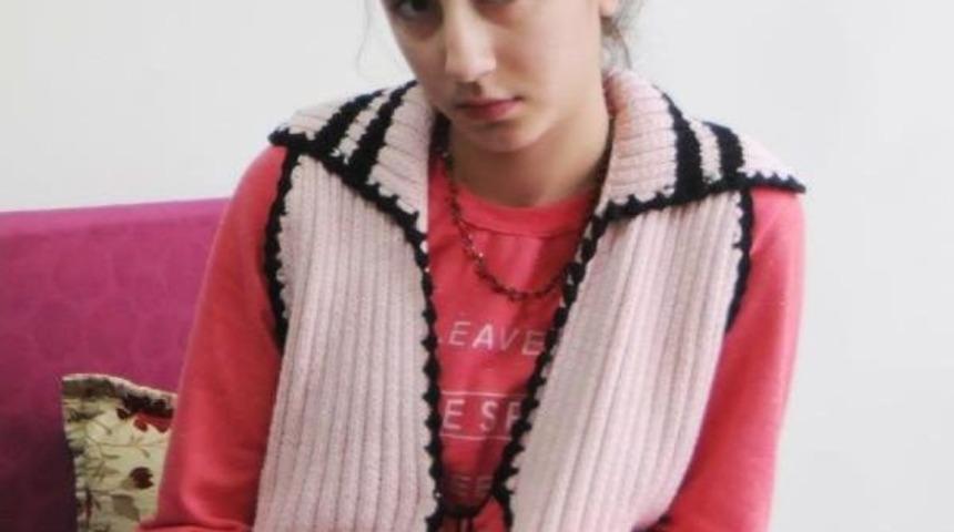 Fatma, Kanser Hastası Annesine Bakmak Için Okulu Bıraktı