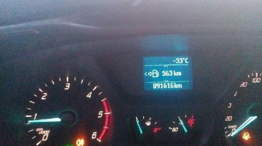 Kars'ta Duraklardaki Yolcular &Uuml;ş&uuml;memek I&ccedil;in Ateş Yaktı