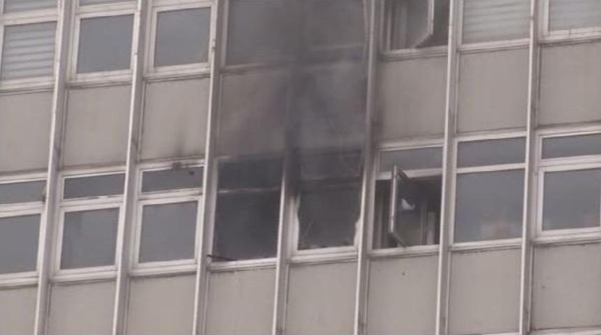 &Ccedil;arşıda &Ccedil;ıkan Yangında 2 Zabıta Memuru Yaralandı