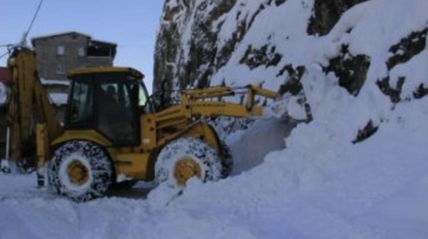 Hakkari&rsquo;de 15 Mahalle Yolu Ulaşıma A&ccedil;ıldı