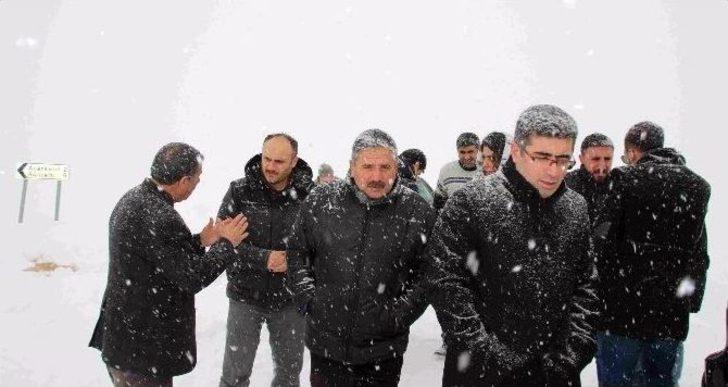 Başkan Çetin Yabani Hayvanlar İçin Doğaya Yem Bıraktı G5