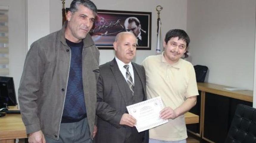 Hastane Temizlik G&ouml;revlisi Bulduğu 7 Bin 200 Lirayı Sahibine Teslim Etti