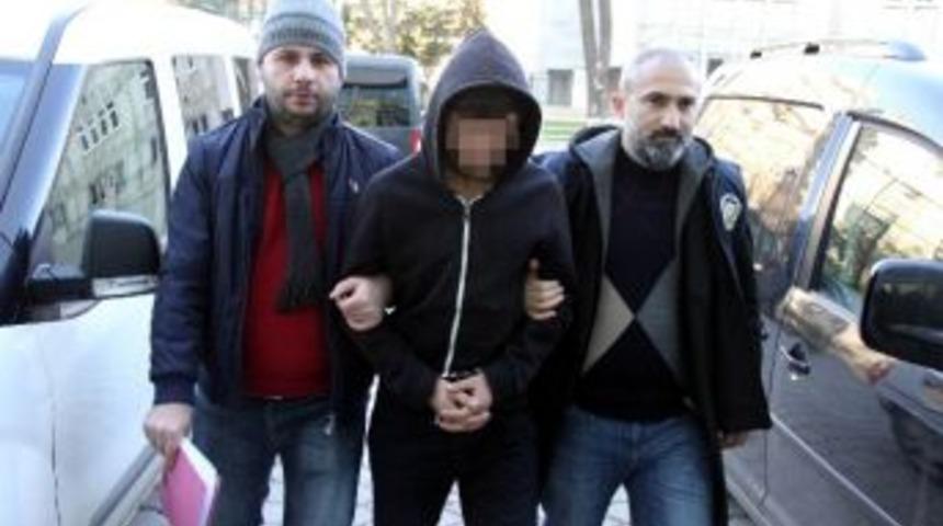 Mesai Arkadaşını Bı&ccedil;akladı