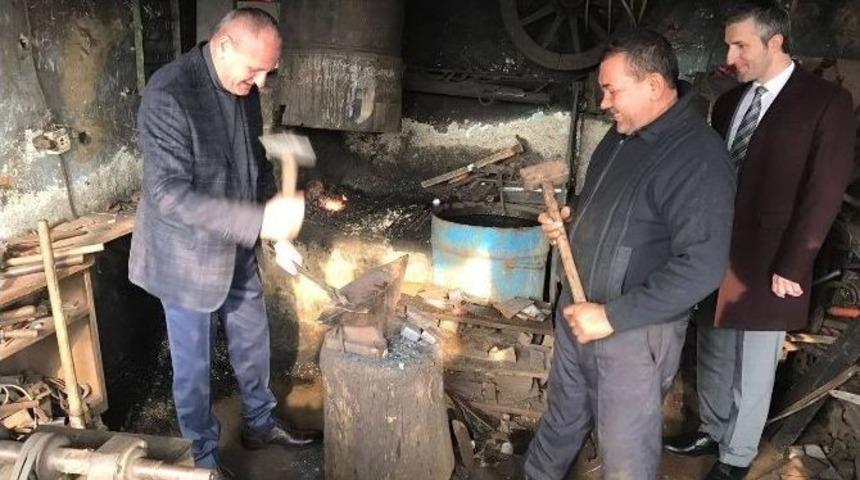 Başkan Keleş Esnafları Ziyaret Etti Demir D&ouml;vd&uuml;