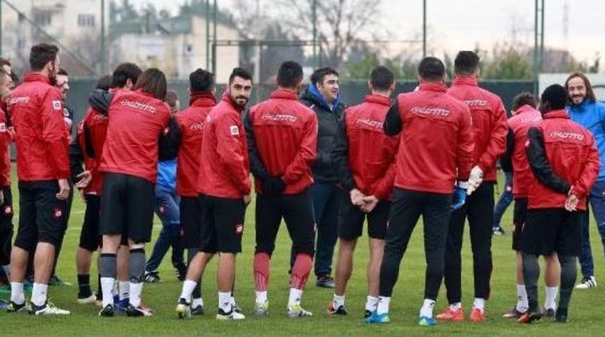 Ümit Özat: Ahmet Çalık Türkiye'nin En Iyi Stoperi