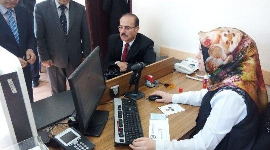 Yeni Kimliklere Vali, Belediye Başkanı Ve Rekt&ouml;r Birlikte Başvurdu