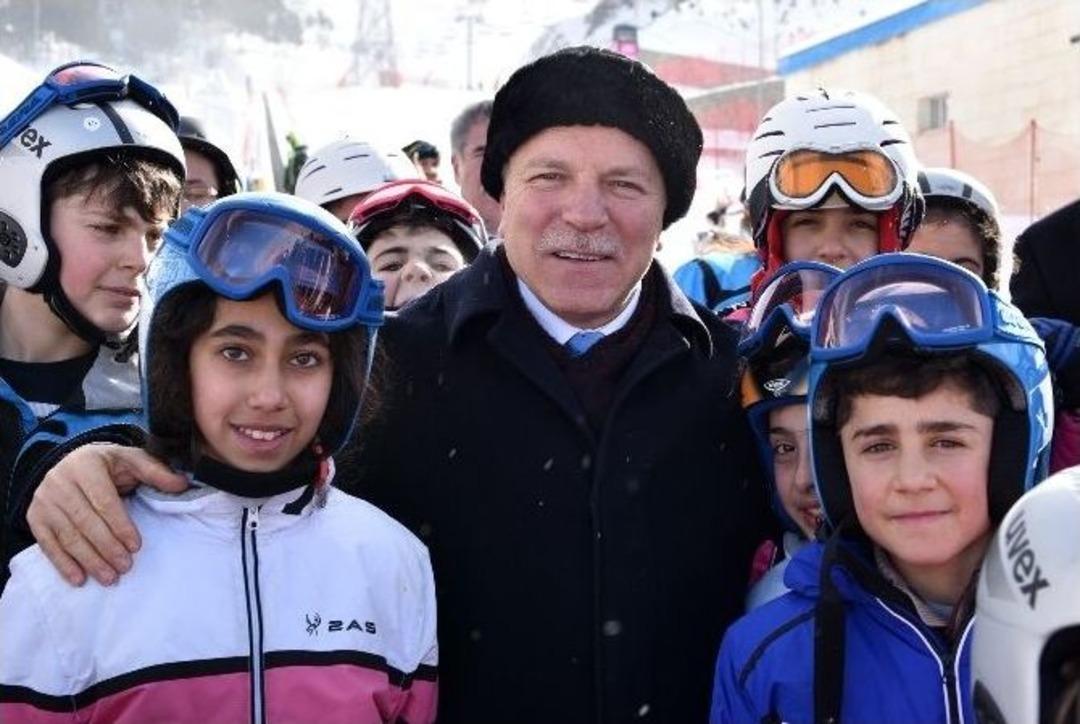 Geleceğin Kayak&ccedil;ıları Kış Spor Okulları&rsquo;nda Yetişecek