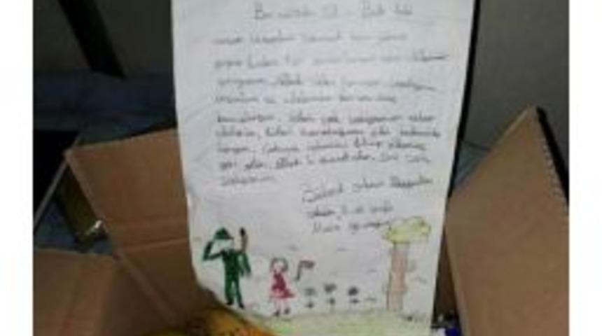 İlkokul &Ouml;ğrencisinden Komandoya Duygulandıran Paket