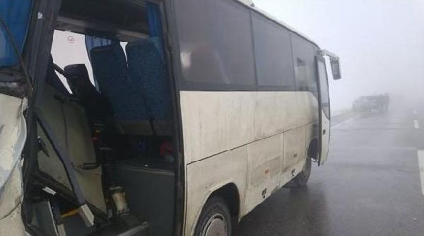 Edirne'de Siste Zincirleme Kaza: 4'&uuml; &Ouml;ğrenci 5 Kişi Yaralı