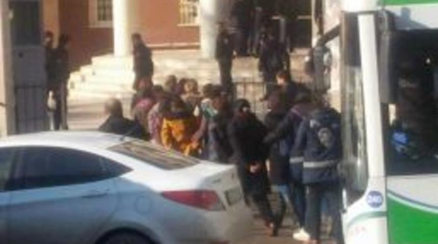 Şanlıurfa&rsquo;da Pkk/kck Ter&ouml;r &Ouml;rg&uuml;t&uuml; Soruşturmasında 13 Kişi Tutuklandı