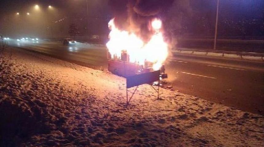 Tır Ile &Ccedil;arpışan Minib&uuml;s Alev Alev Yandı