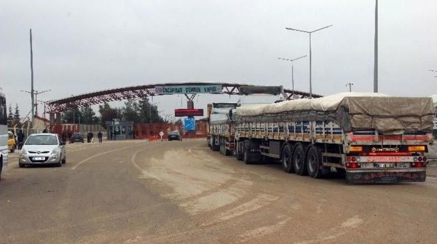 &Ouml;nc&uuml;pınar Sınır Kapısı&rsquo;nda Yardım Tırı Yoğunluğu