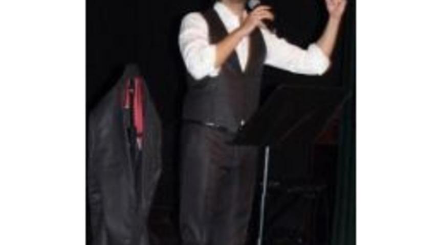 &Uuml;nl&uuml; Şair Serdar Tuncer: