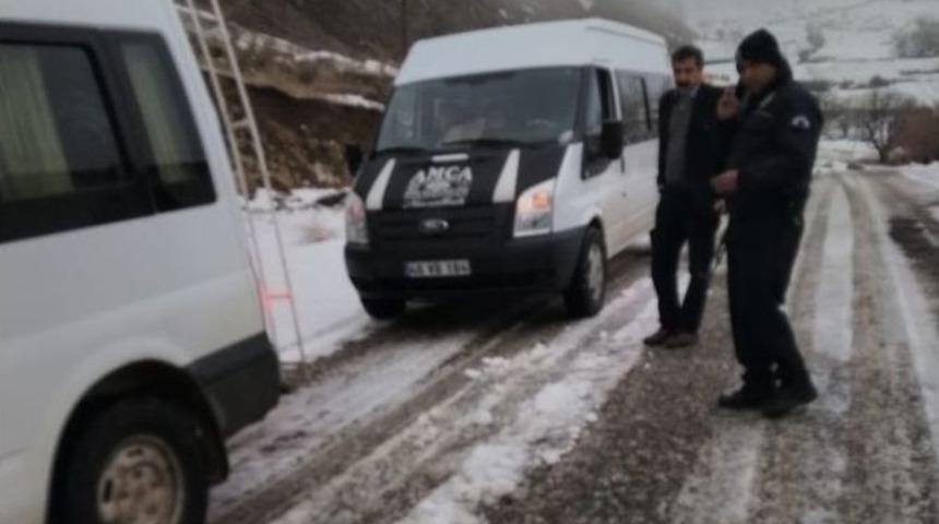 Trafik Ekiplerinden Kar Lastiği Uygulaması