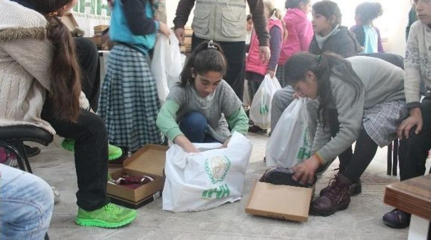 İhh&rsquo;dan &Ouml;ğrencilere Giyim Yardımı