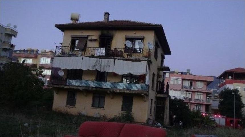 Ahşap Evde &Ccedil;ıkan Yangın Korkuttu