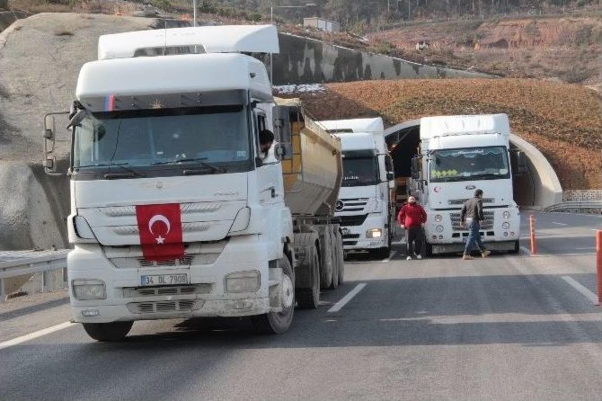 Kamyoncular Yavuz Sultan Selim K&ouml;pr&uuml;s&uuml; Yolunda Eylem Yaptı