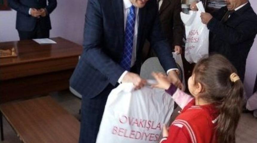 Ovakışla Belediyesinden &Ouml;ğrencilere Giysi Yardımı