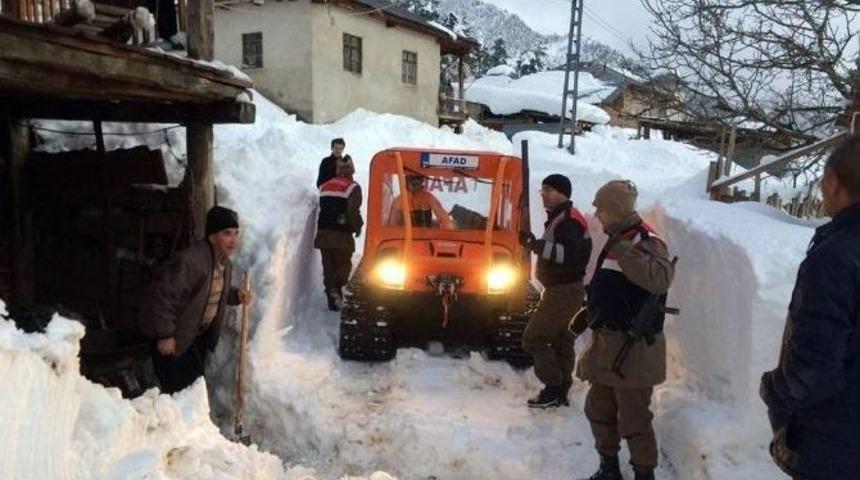 Kar Yağışında Mahsur Kalan Bek&ccedil;i 10 Saat Sonra Kurtarıldı