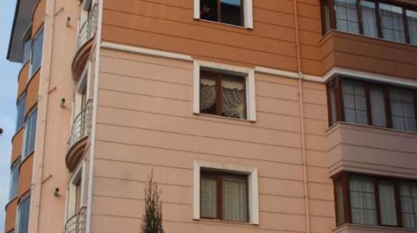 83 Yaşındaki Kadın 4'&uuml;nc&uuml; Kattan Atlayarak Intihar Etti
