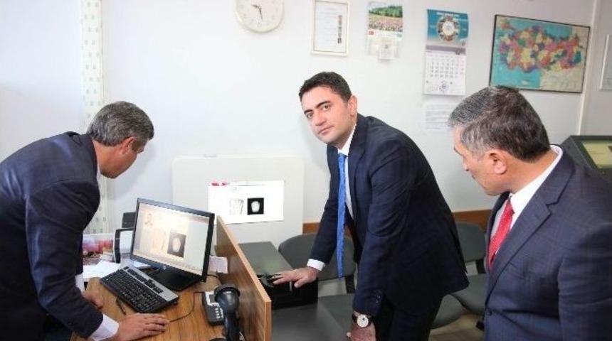 Ahlat&rsquo;ta &Ccedil;ipli Kimlik Kartı Başvuruları Alınıyor