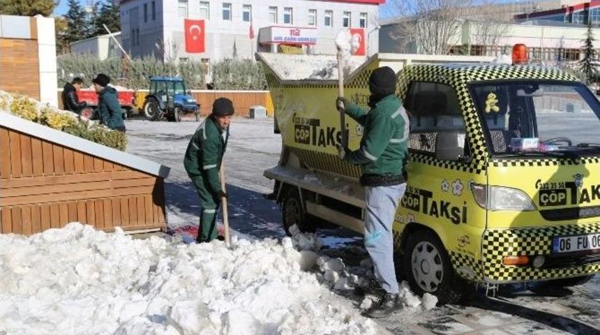 Karla M&uuml;cadele Aralıksız S&uuml;r&uuml;yor