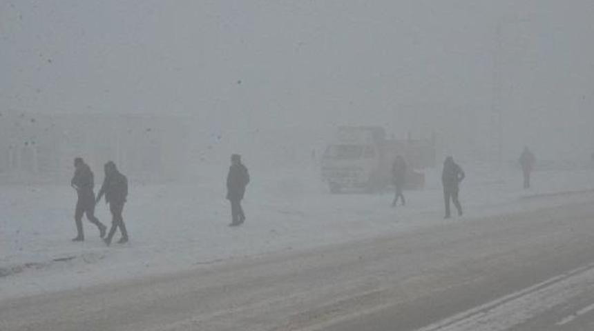 Y&uuml;ksekova'da Soğuk Hava Ve Sis Etkili Oluyor