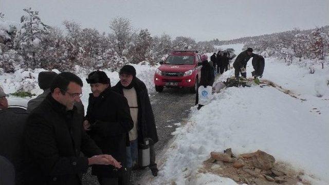 Beyşehir’de Vahşi Hayvanlar İçin Doğaya Yiyecek Bırakıldı