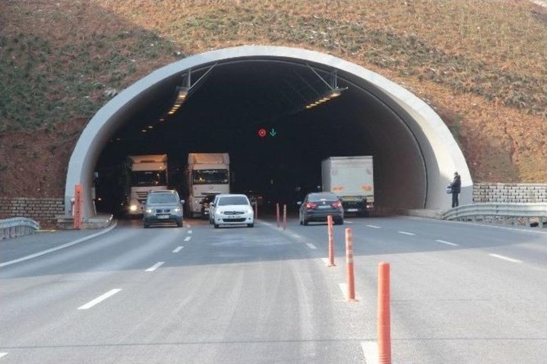 Kamyoncular, Yavuz Sultan Selim K&ouml;pr&uuml;s&uuml; Ve Otoban &Uuml;cretlerini Protesto Etti