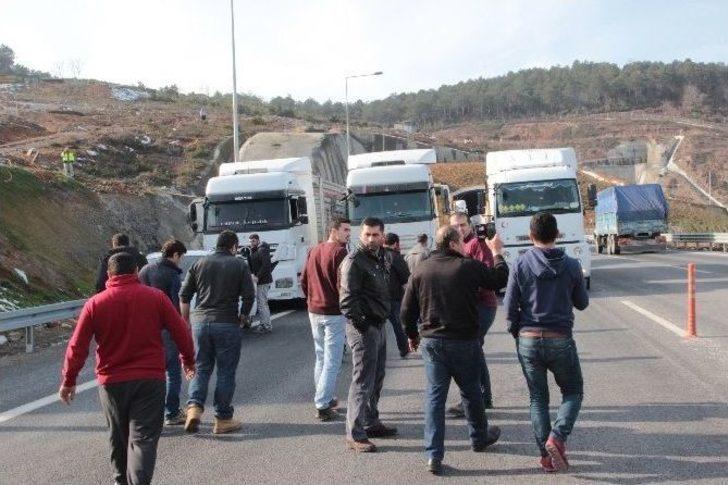 Kamyoncular, Yavuz Sultan Selim Köprüsü Ve Otoban Ücretlerini Protesto Etti G2