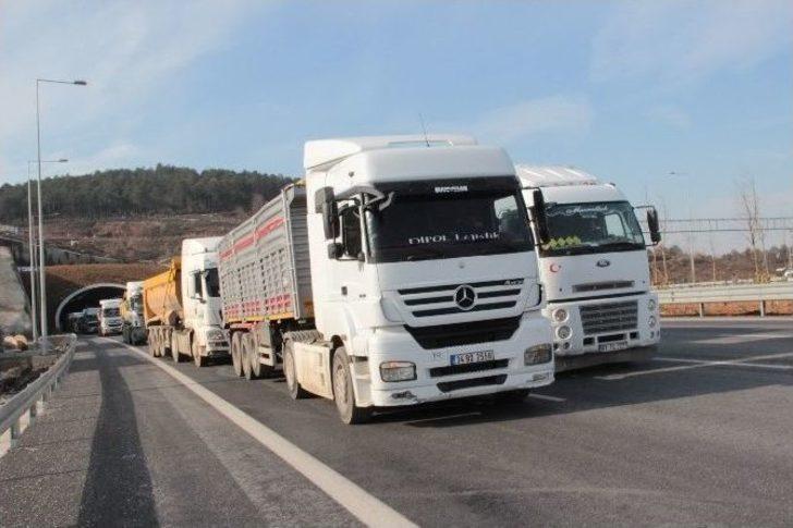 Kamyoncular, Yavuz Sultan Selim Köprüsü Ve Otoban Ücretlerini Protesto Etti G3