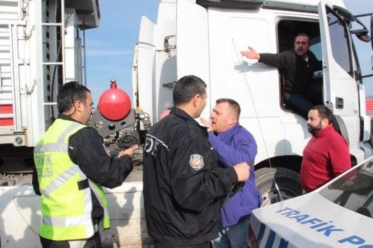 Kamyoncular, Yavuz Sultan Selim Köprüsü Ve Otoban Ücretlerini Protesto Etti G4