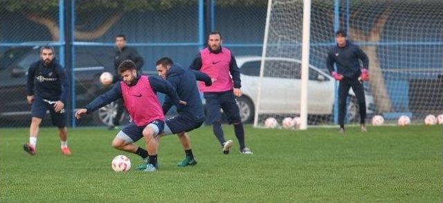 Adana Demirspor Çalışmalarını Sürdürüyor