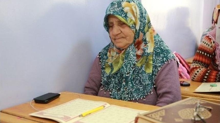 78 Yaşında Kuran-ı Kerim &Ouml;ğrendi