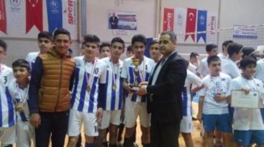 Okullar Arası Voleybolda Dereceye Giren Okullar Belli Oldu