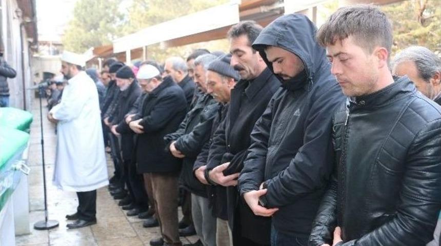 Karbonmonoksit Gazından Zehirlenen Apartman G&ouml;revlisi Toprağa Verildi