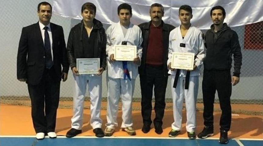 Taekwondo Turnuvasında B&uuml;y&uuml;k Başarı