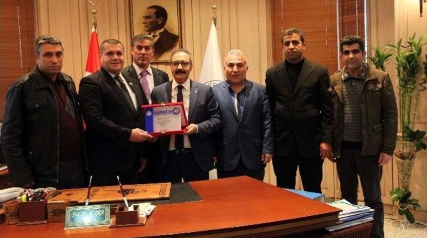 Hak-iş Gaziantep İl Başkanı Mehmet Ge&ccedil;er&rsquo;den Rekt&ouml;r Prof. Dr. G&uuml;r&rsquo;e Ziyaret