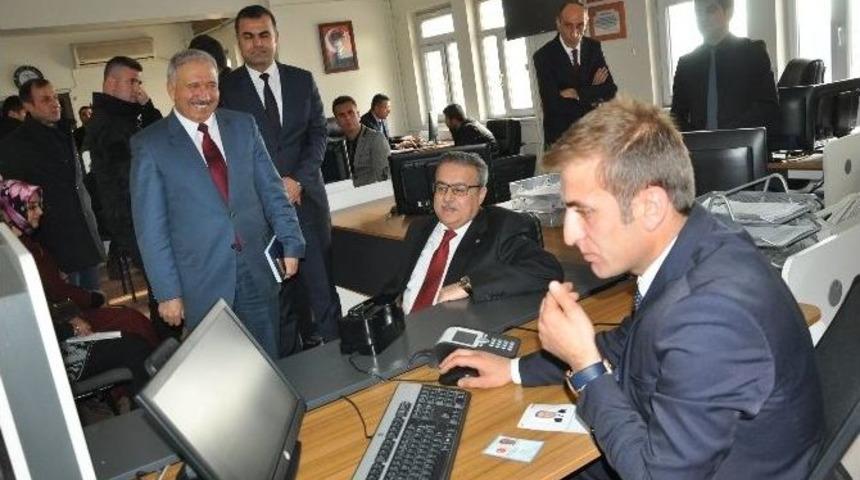 Vali Su, Yeni Kimlik Kartı İ&ccedil;in Başvuru Yaptı