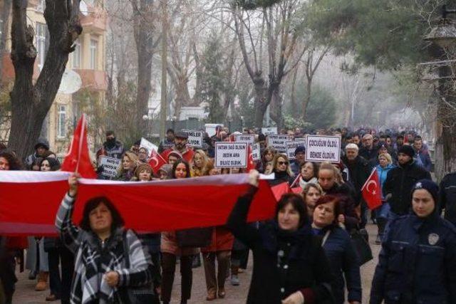 Kırklareli'de Kadınlar Terörü Yürüyüşle Protesto Etti