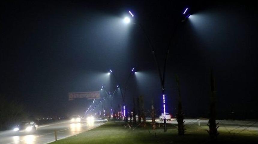 Muradiye-menemen Yolu Aydınlatıldı