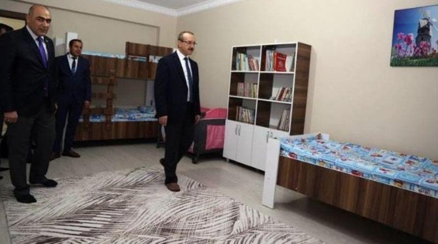 Vali Yavuz, &Ccedil;ocuk Evlerini Ziyaret Etti