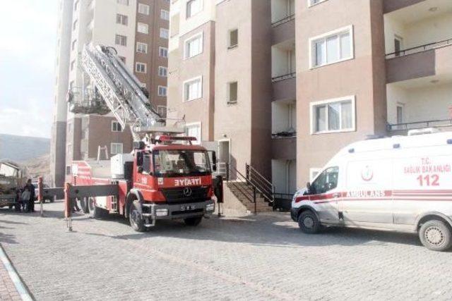 İhbar &Uuml;zerine Itfaiye Merdiveniyle 9 uncu Kattaki Daireye &Ccedil;ıkıldı, Kimse Bulunamadı 3