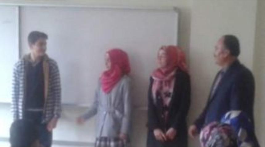 M&uuml;d&uuml;r Aydın &Ouml;ğrencilere Rehberlik Dersi Verdi