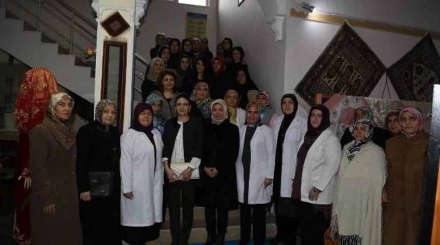 Vali G&uuml;l&rsquo;&uuml;n Eşinden El Sanatları Merkezi&rsquo;ne Ziyaret